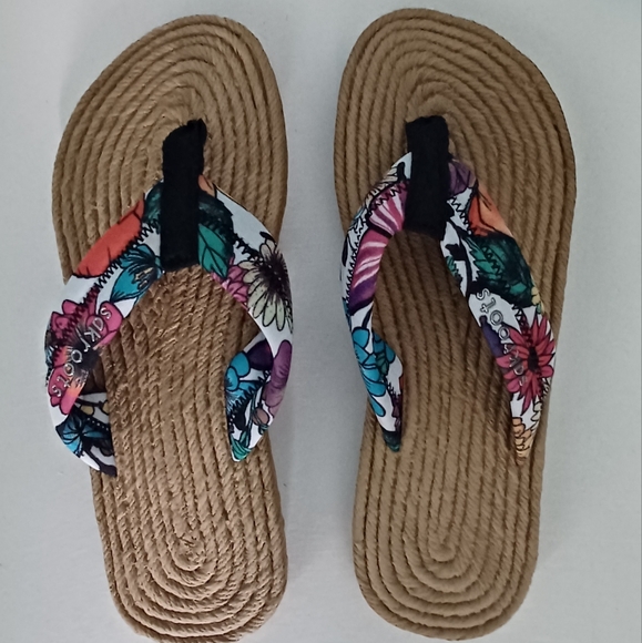 NWOT Sakroots Tropical Print Stretch Fabric Flip Flops Sandals - Women's Size 7 - Picture 2 of 6